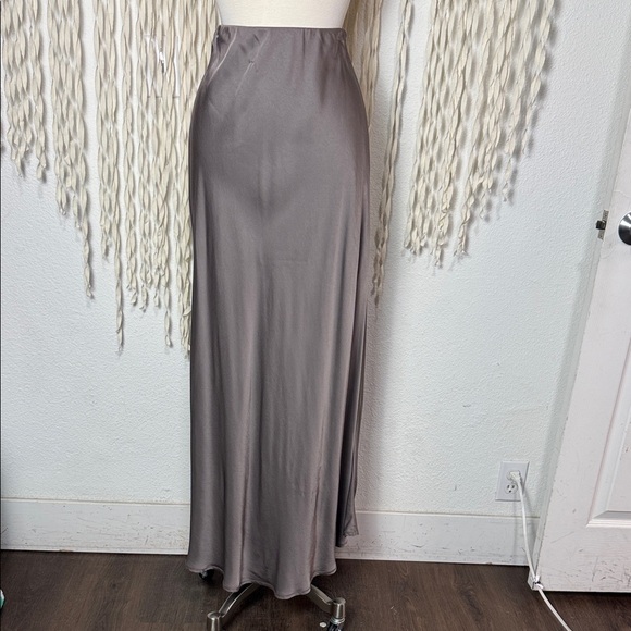 Jaki London Camilla Bias Cut Satin Maxi Skirt in Mink Size S/M - Picture 2 of 12